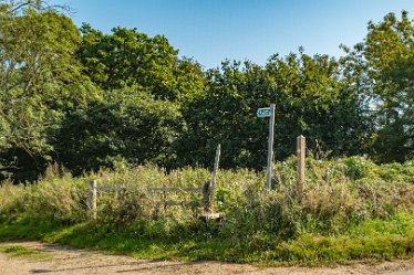 F23_3506r1 September 2023: Anchor Church and Walk from Foremark: © 2023 Paul L.G. Morris: DON'T take this path from near Foremark, go about 100 metres towards Ingleby