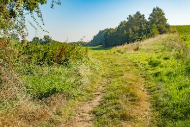 F23_3536r1 September 2023: Anchor Church and Walk from Foremark: © 2023 Paul L.G. Morris: Keep going east