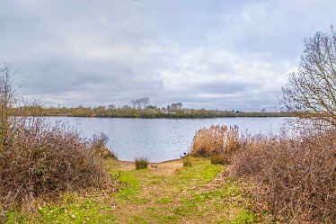 F23_0300r1x2j1 Croxall Lakes toddler walk. February 2023: © Paul L.G. Morris