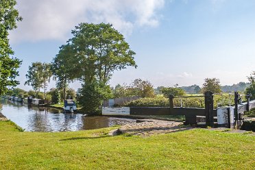 Fradley-Alrewas canalside walk September 2021 Fradley Junction to Alrewas canalside walk. September 2021: As used in the Virtual Tour / Walk video: © Paul L.G. Morris