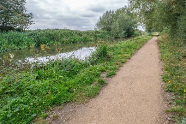 F21_7101r1 Fradley Junction to Alrewas canalside walk. September 2021: Paul L.G. Morris