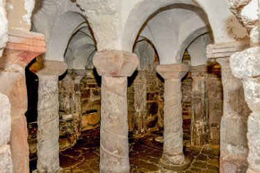 MR_DSG_2007_741 8th. century pilars supporting the vaulted roof j1 Repton to Newton Solney extended route: 27th March: © 2022 Martin Robinson