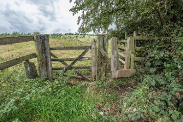 F20B8100r2 2nd October 2020: Rocester walk: Looking back past the stile