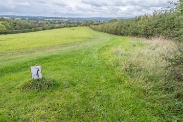 F20B8109r2 2nd October 2020: Rocester walk: The landowners have put their own path markers along this stretch. Folllow the hedge down towards the next stile
