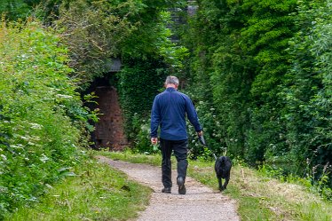 _DSC1326-1j1 24th June 2021: © 2021 Roisin Chambers: Swarkestone: Dog walker